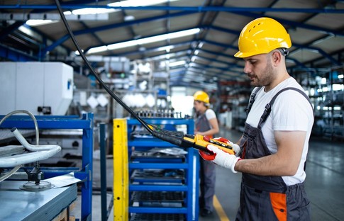 Sanayide çalışan başına üretim yüzde 5,2 geriledi