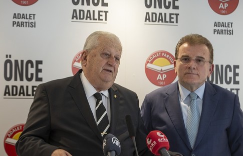 İki partiden birleşme kararı