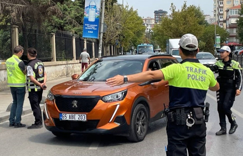Yayalara yol vermeyen sürücülere para ve puan cezası