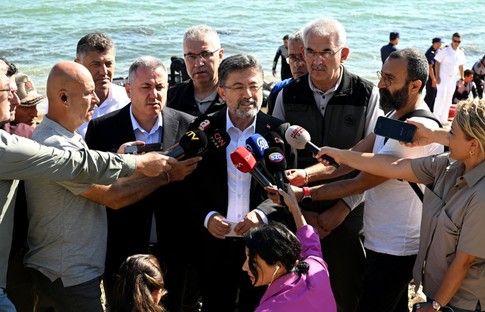 Bakan Yumaklı: Düşen helikopter ve 3 personelini arama çalışmaları sürüyor