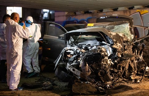 Bahçelievler'de köprü duvarına çarpan otomobildeki 4 kişi öldü
