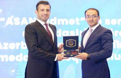 Selçuk Bayraktar'a Azerbaycan'dan madalya