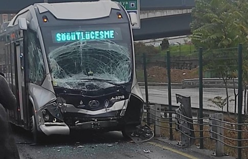 Kadıköy'de metrobüs kazası