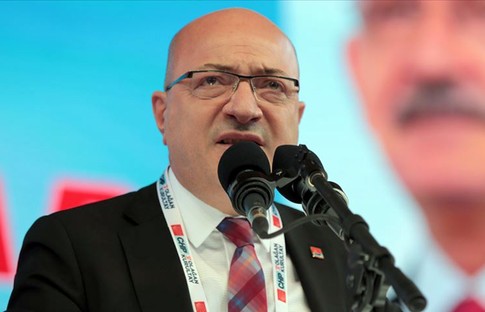 CHP'li Cihaner kurultaya dakikalar kala adaylıktan çekildi