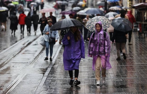 Meteoroloji'den İstanbul dahil çok sayıda il için sağanak uyarısı