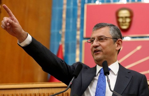 Özgür Özel açıkladı: Bir büyükşehir belediye başkanı yeniden aday olmayacak