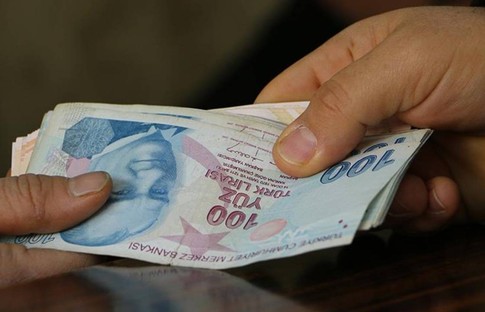 Paranın sahibini sosyal medyadan buldu, hesabına yanlışlıkla yatan 450 bin TL’yi iade etti