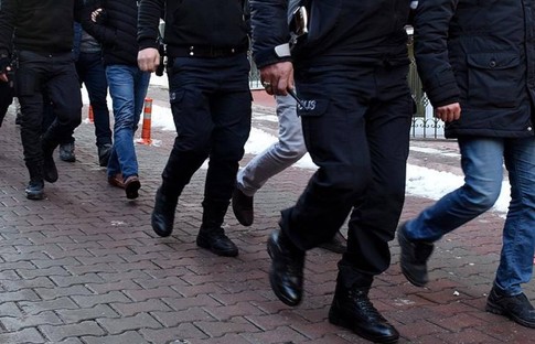 Bakan Yerlikaya duyurdu: 11 göçmen kaçakçısı ve 92 düzensiz göçmen yakalandı