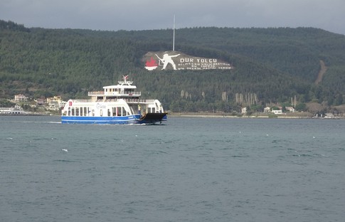 Çanakkale'de feribot seferlerine fırtına engeli