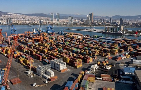 BAE, İzmir Limanı'ndan 500 milyon dolarlık hisse alabilir