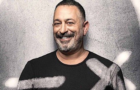 Cem Yılmaz sahnelere “CMXXIV” ile dönüyor