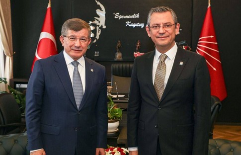 Özgür Özel, Ahmet Davutoğlu ile görüştü