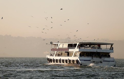 İzmir'de vapur seferleri yeniden başladı
