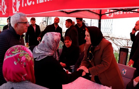 Akşener, ablasının cenaze törenine katıldı