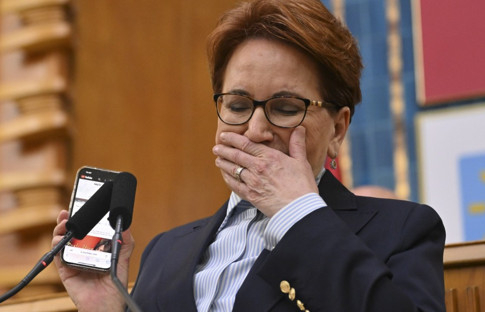 İYİ Parti lideri Akşener kürsüde hıçkırıklara boğuldu