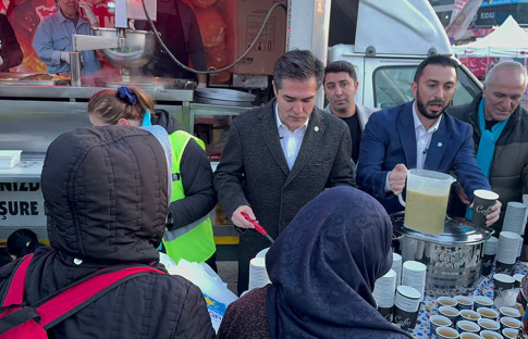İYİ Parti'den Çekmeköy metro durağında iftar