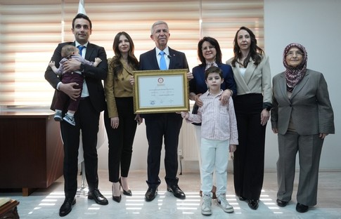 Mansur Yavaş, mazbatasını aldı