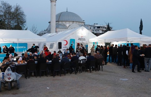 Türkiye Sigorta, deprem bölgesinde 'Kardeşlik Sofraları' kurdu