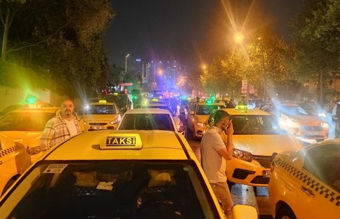 İstanbul'da taksicilerden eylem: Azrailimizi yanımızda taşıyoruz