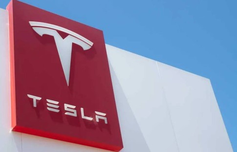 Tesla 1,8 milyon aracını geri çağırıyor