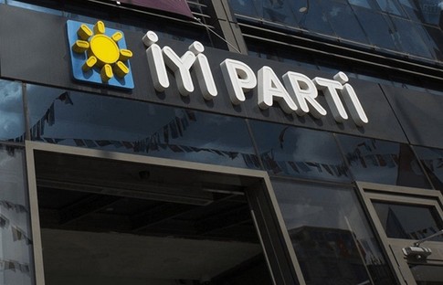 İYİ Parti’de deprem! Sert sözlerle partisinden istifa etti
