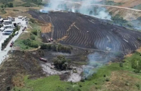 Arnavutköy'de korkutan yangın tarım arazisine sıçradı