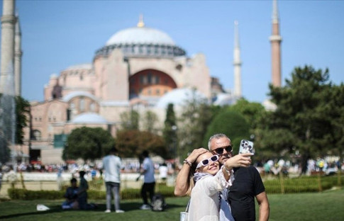 İstanbul'a 6 ayda gelen turist sayısında rekor