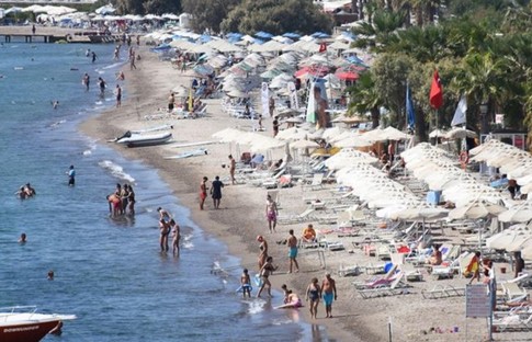 Tatil için yurt dışını seçenler ve borç alanlarda artış yüksek oldu!