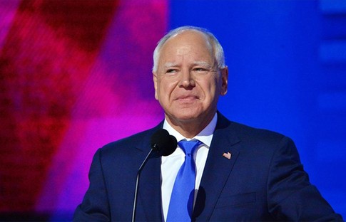 Minnesota Valisi Walz, Harris'in başkan yardımcısı adayı olmayı resmen kabul etti