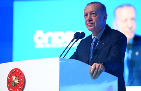 Erdoğan'dan teğmenlere tepki: Bu kılıçları kime çekiyorsunuz?