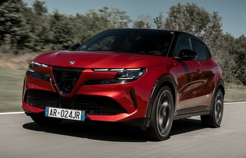 Alfa Romeo Junior Türkiye'de ön siparişe açıldı! Fiyatı belli oldu