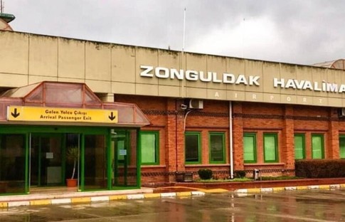 Zonguldak Havalimanı’nda rüzgar engeli: Uçaklar piste inemedi