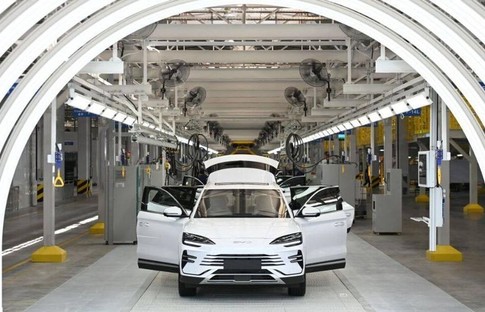 Çinli otomobil devi BYD ilk kez Tesla'yı geçen gelir açıkladı