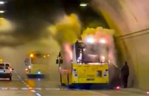 Dolmabahçe Tüneli’nde İETT otobüsün yangını: Tünel trafiğe kapatıldı