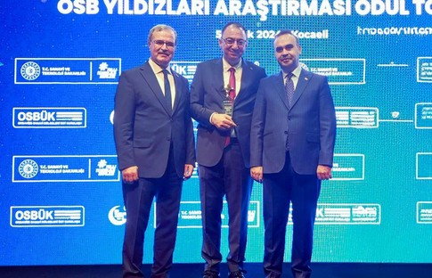 Vaden Otomotiv’e Bakan Kacır’dan 3 önemli ödül
