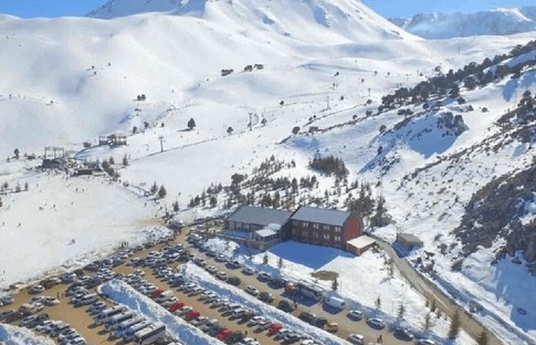 Davraz Kayak Merkezi, iki günde yaklaşık 18 bin ziyaretçiyi ağırladı