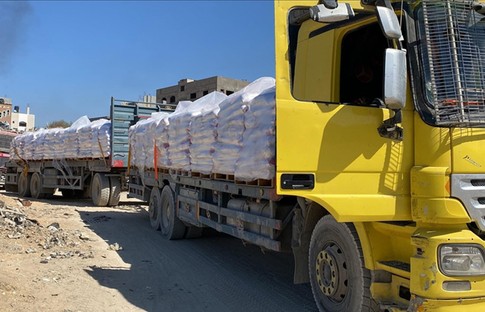 BM: Ateşkesin ilk gününde 630'dan fazla insani yardım tırı Gazze'ye ulaştı