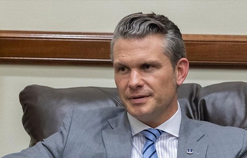 Trump'ın yeni ABD Savunma Bakanı Hegseth, Pentagon'daki mesaisine başladı