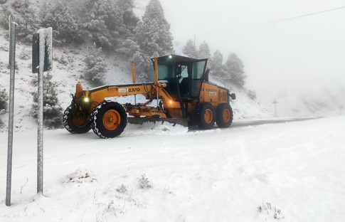 Kahramanmaraş Büyükşehir Belediyesi, kar yağışının ardından arterleri ulaşıma açık tutuyor