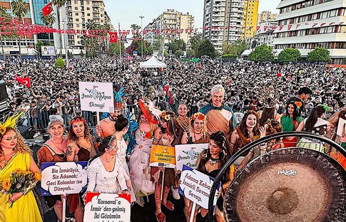 Adana’da çok renkli bir şölen: Portakal Çiçeği Karnavalı