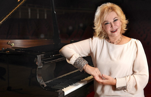 Gülsin Onay'dan Mart ayı boyunca unutulmayacak konserler