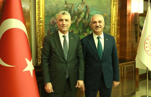 GTO Yönetim Kurulu Başkanı Abdurrahman Aslantaş, Ticaret Bakanı Ömer Bolat’ı makamında ziyaret etti