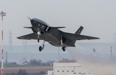 Bayraktar KIZILELMA'dan dünyada ilk: Havada tam isabet vurdu!