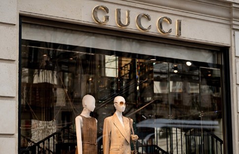 Lüks kayıp: Gucci'nin yeni tasarımcısı şirketi 3 milyar dolar eritti!