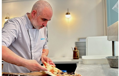 Napolili şeften Napoli pizzaları