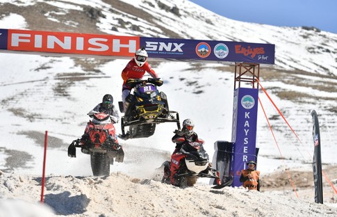 Erciyes'ten yükselen kar motorlarının sesi dünyaya yayıldı