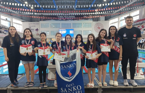 SANKO Okulları Kız Yüzme Takımı bölge şampiyonu oldu