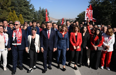 Valilik izin vermedi, Özgür Özel saat verip çağrı yaptı