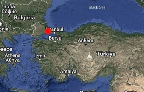 Bakan Yerlikaya'dan İstanbul depremi açıklaması: Ekipler taramalara başladı