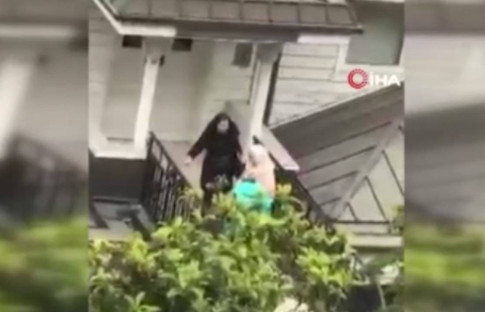 Orhan Gencebay’ın eşi Sevim Emre yalı komşusuyla tartıştı! İşte o anlar... (Video)